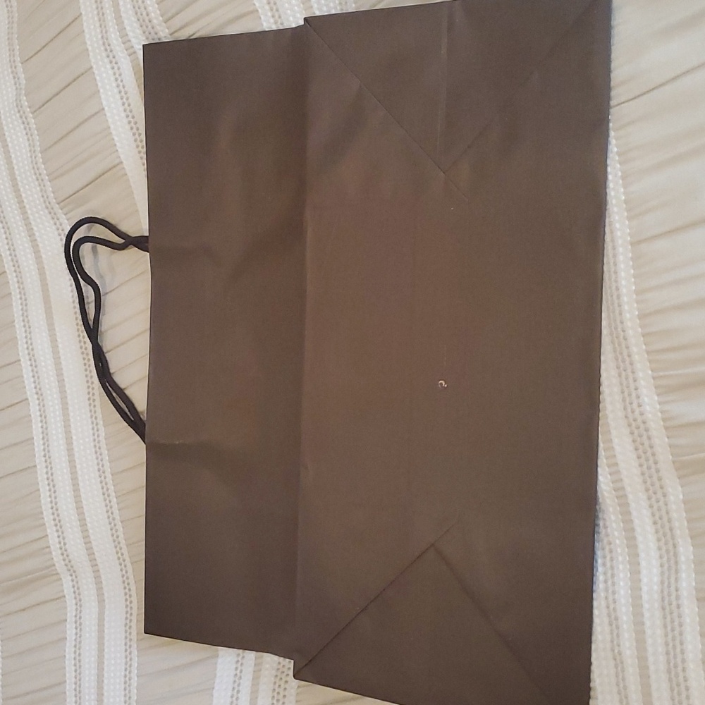 Louie Vuitton large carry bag - Picture 2 of 4